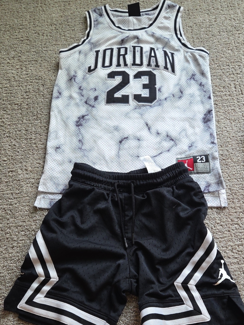Jordan Kids's Mesh Basketball Set in White and Black
